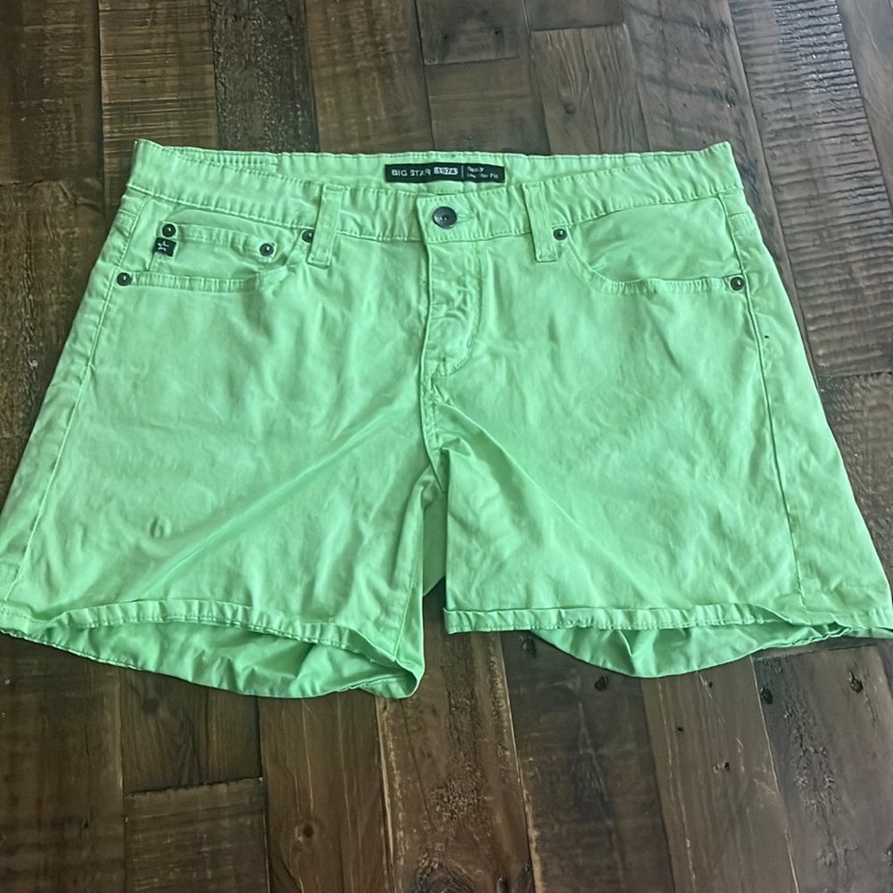 Super cute rare, big star, 1974 lime green shorts